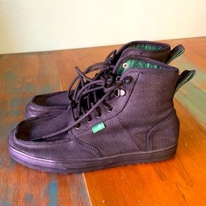 RARE Sanuk Chukka boots